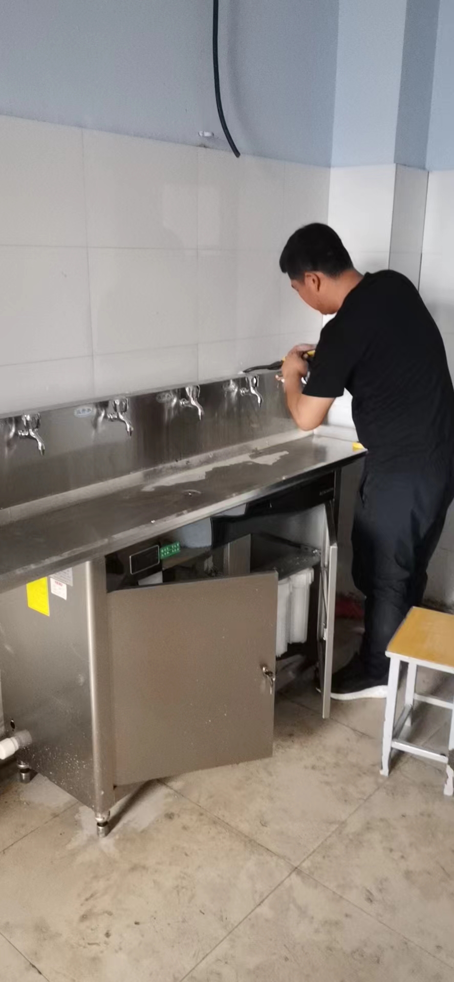 河南省安阳市教育局新建学校饮水机安装案例